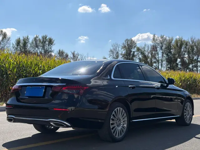 Mercedes-Benz E-Class — Фото автомобиля 4