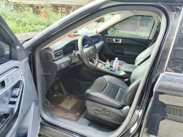 Ford Explorer — Фото автомобиля 8
