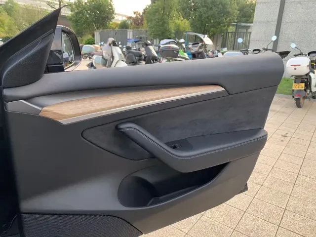Tesla Model 3 — Фото автомобиля 18
