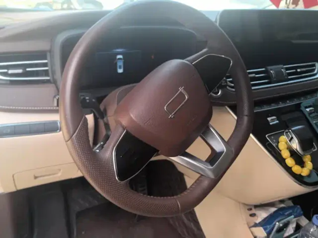 Bestune Besturn M9 — Фото автомобиля 15