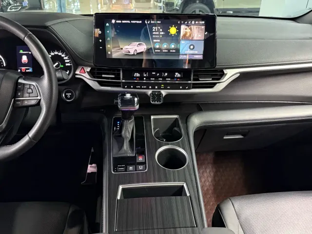 Toyota Sienna — Фото автомобиля 12