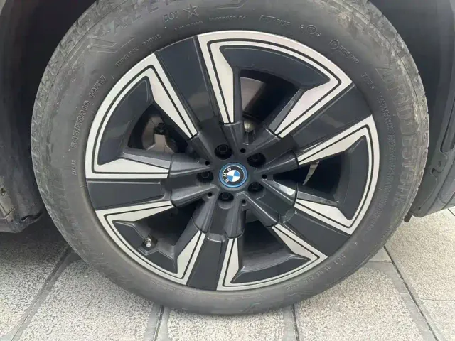 BMW iX3 — Фото автомобиля 7
