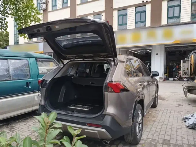 Toyota RAV4 — Фото автомобиля 18
