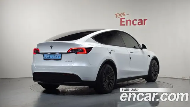 Tesla Model Y — Фото автомобиля 2