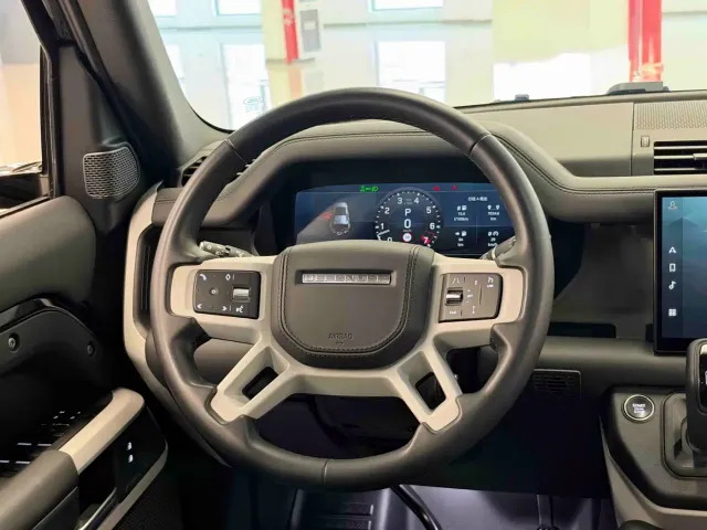 Land Rover Defender — Фото автомобиля 11