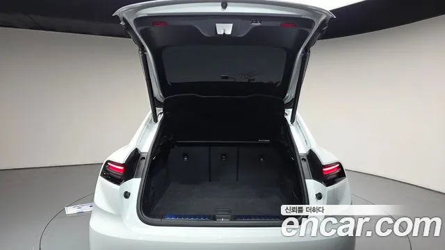 Porsche Macan Electric — Фото автомобиля 26