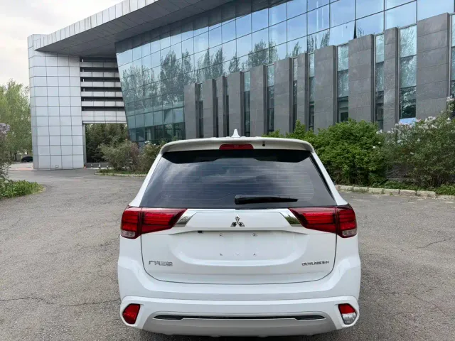 Mitsubishi Outlander — Фото автомобиля 6