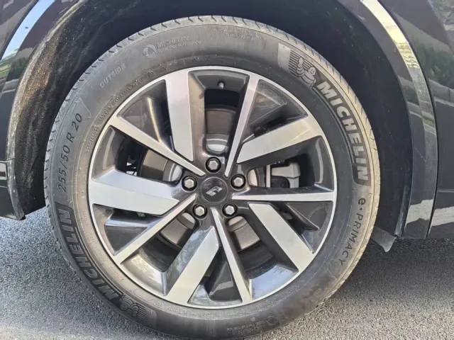 Li Auto L8 — Фото автомобиля 8