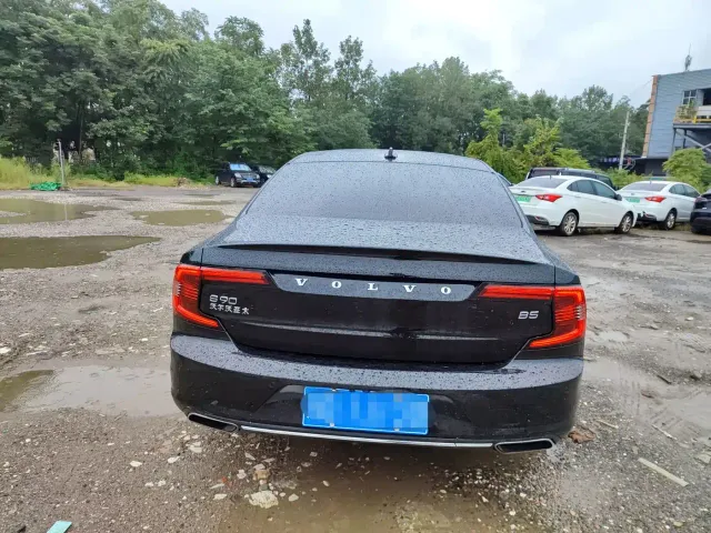 Volvo S90 — Фото автомобиля 9
