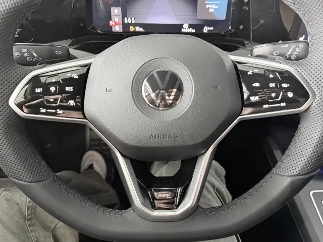Volkswagen Golf — Фото автомобиля 11