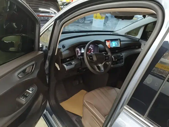 Roewe iMAX8 — Фото автомобиля 15
