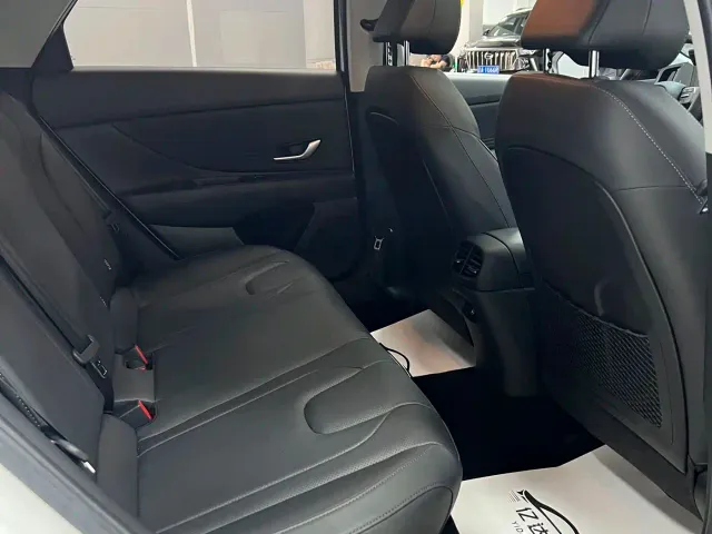 Hyundai Elantra — Фото автомобиля 15