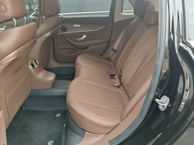 Mercedes-Benz E-Class — Фото автомобиля 16