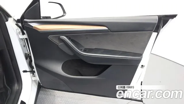 Tesla Model Y — Фото автомобиля 13