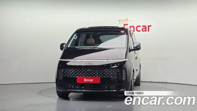 Hyundai Staria Staria 4WD Lounge 7 мест — Фото автомобиля 3