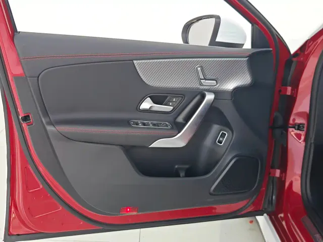 Mercedes-Benz A-Class — Фото автомобиля 28
