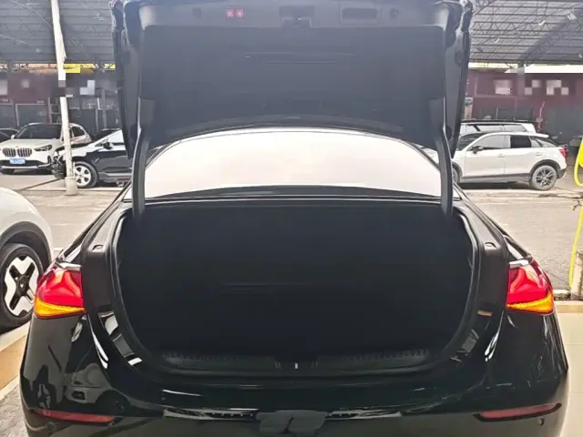 Mercedes-Benz E-Class — Фото автомобиля 18
