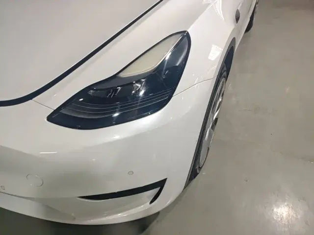 Tesla Model Y — Фото автомобиля 23