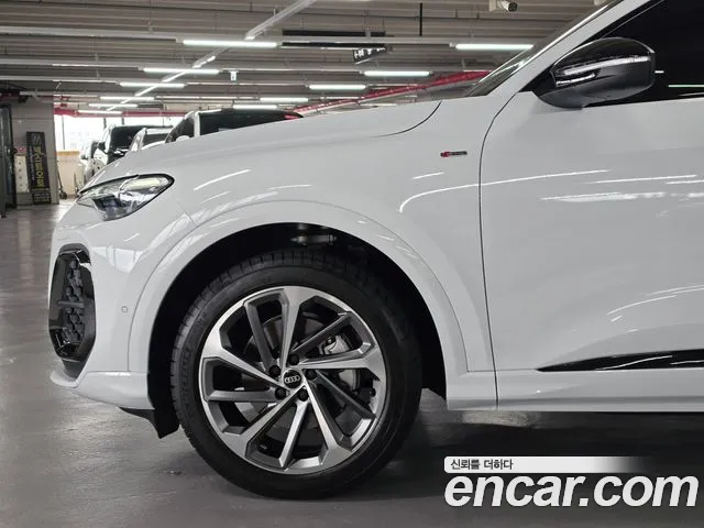 Audi Q5 40 TFSI quattro Sportback S Line — Фото автомобиля 7