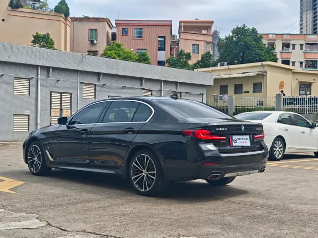 BMW 5 Series — Фото автомобиля 3
