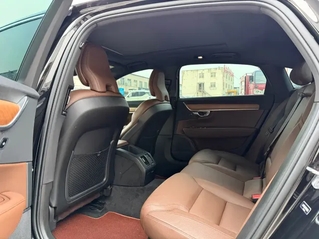 Volvo S90 — Фото автомобиля 4