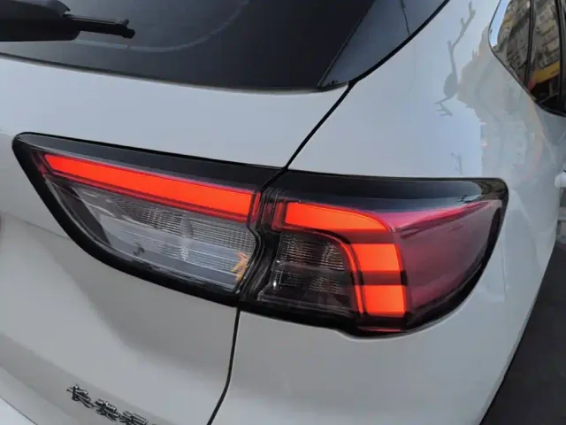 Ford Escape — Фото автомобиля 7