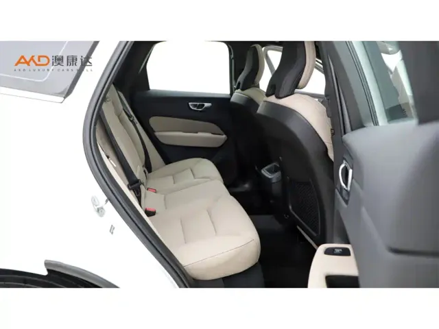 Volvo XC60 — Фото автомобиля 8