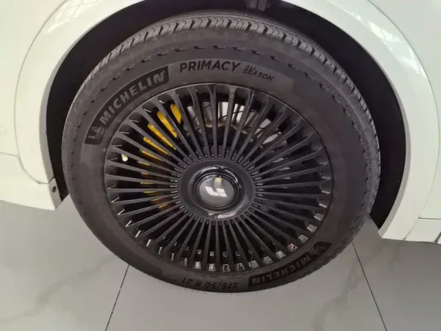 Li Auto L7 — Фото автомобиля 22