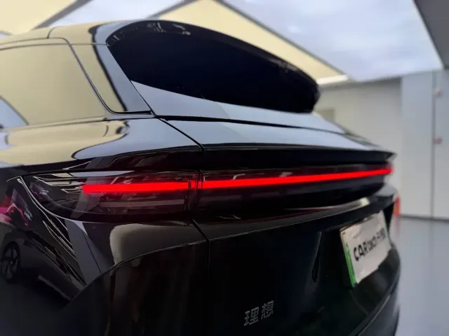 Li Auto i6 — Фото автомобиля 7