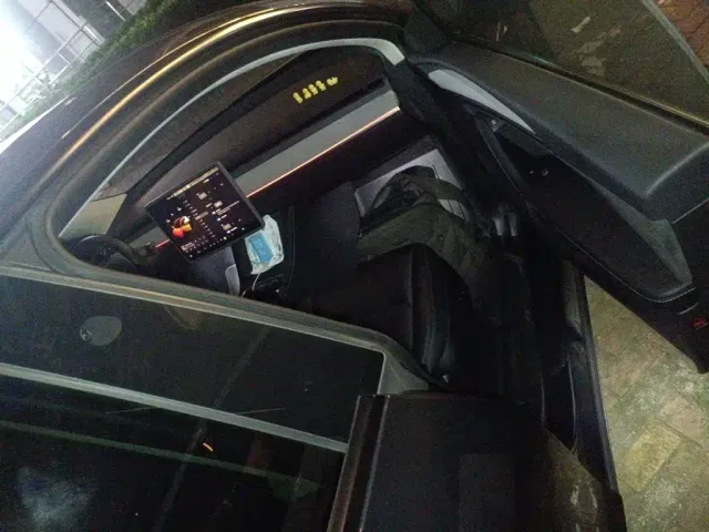 Tesla Model Y — Фото автомобиля 19