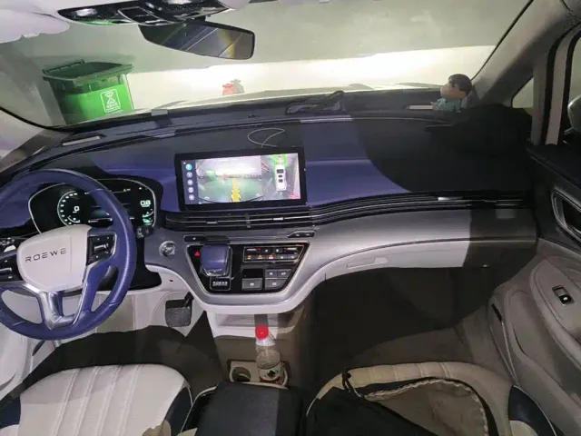 Roewe iMAX8 — Фото автомобиля 12