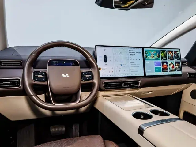 Li Auto MEGA — Фото автомобиля 18