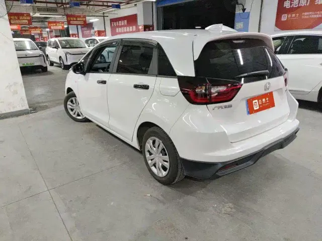 Honda Fit — Фото автомобиля 10