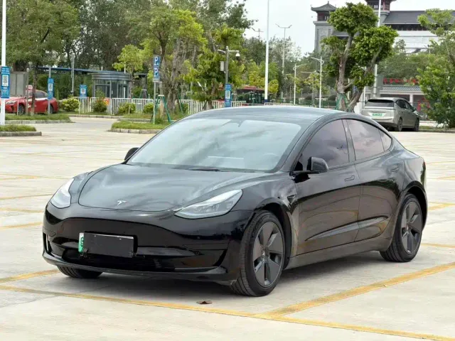 Фотография автомобиля — Tesla Model 3