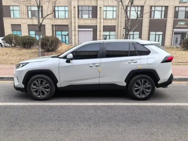 Toyota RAV4 — Фото автомобиля 7