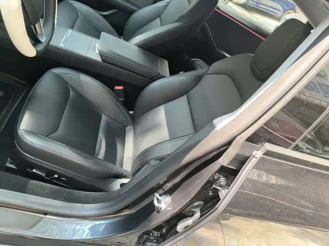Tesla Model 3 — Фото автомобиля 14