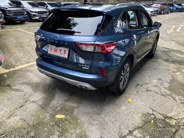Ford Escape — Фото автомобиля 6