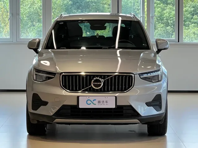 Volvo XC40 — Фото автомобиля 2