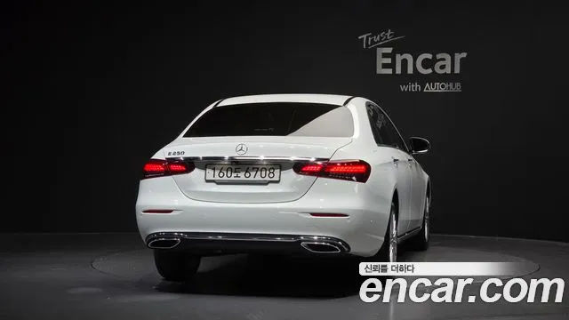 Mercedes-Benz E-Class — Фото автомобиля 4
