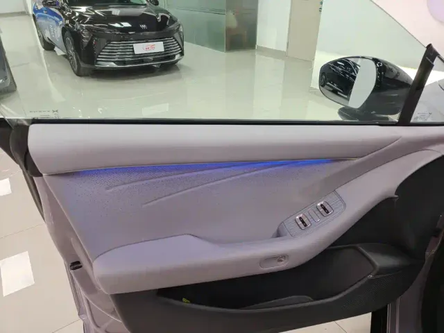 Xpeng P7+ — Фото автомобиля 18