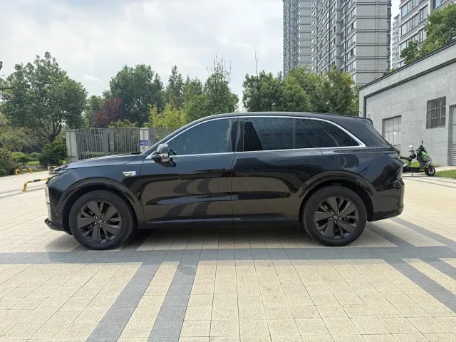 Li Auto L6 — Фото автомобиля 16