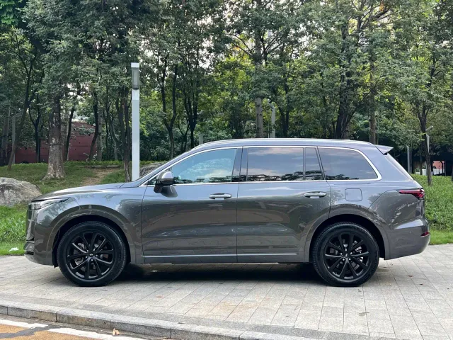 Li Auto ONE — Фото автомобиля 7