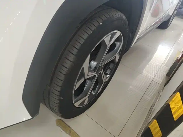 Geely Boyue L — Фото автомобиля 22