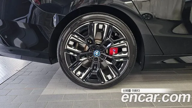 BMW i5 G60 — Фото автомобиля 5