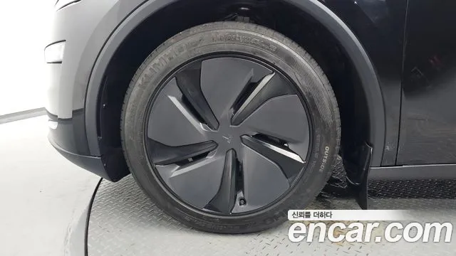 Tesla Model Y — Фото автомобиля 4