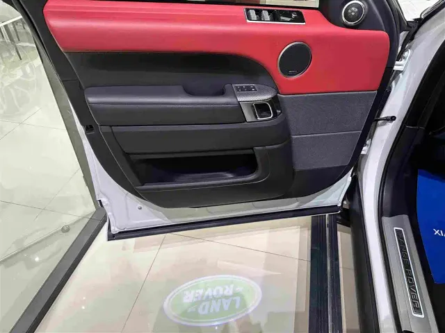 Land Rover Range Rover Sport — Фото автомобиля 6