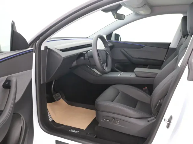 Tesla Model Y — Фото автомобиля 4