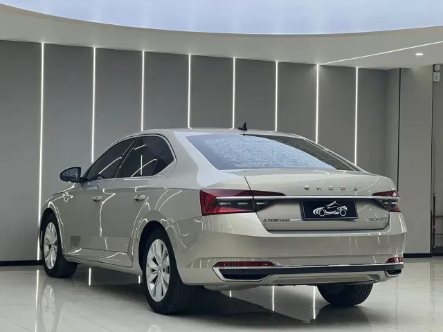 Skoda Superb — Фото автомобиля 18