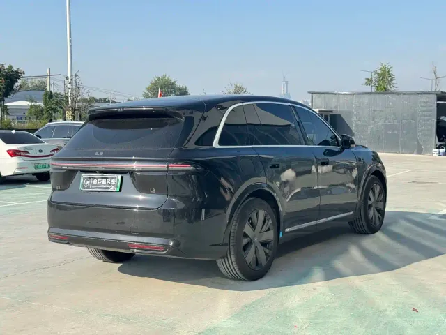 Li Auto L8 — Фото автомобиля 11