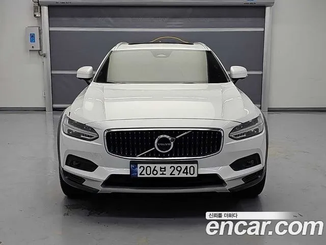 Volvo V90 — Фото автомобиля 2